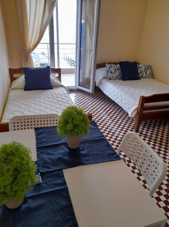 Isalos Apartments Studios Neoi Epivatai Bagian luar foto