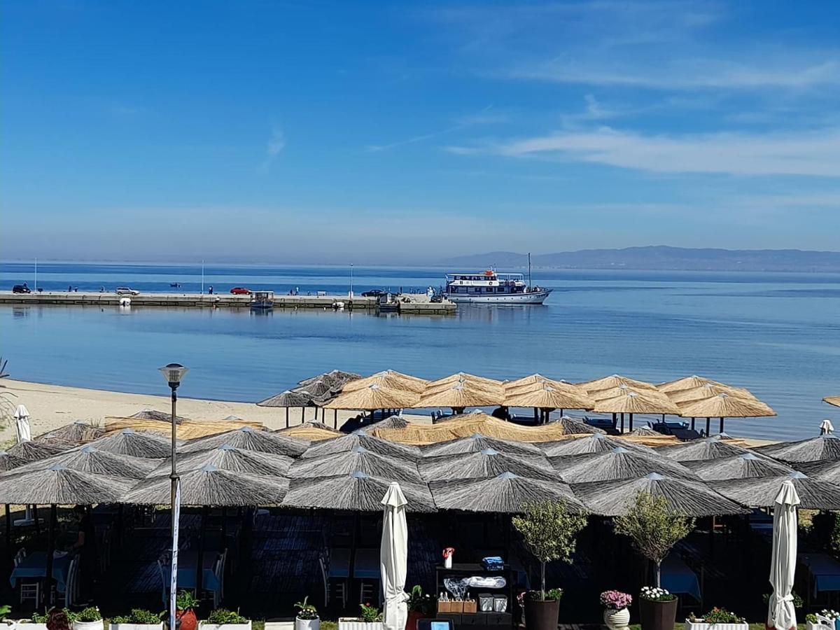 Isalos Apartments Studios Neoi Epivatai Bagian luar foto